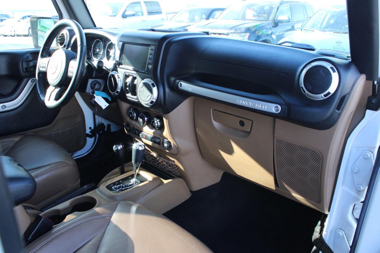 2016 Jeep Wrangler Unlimited Sahara 4WD Brown Leather Safety Certifie Photo