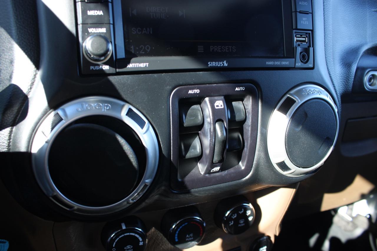 2016 Jeep Wrangler Unlimited Sahara 4WD Brown Leather Safety Certifie Photo