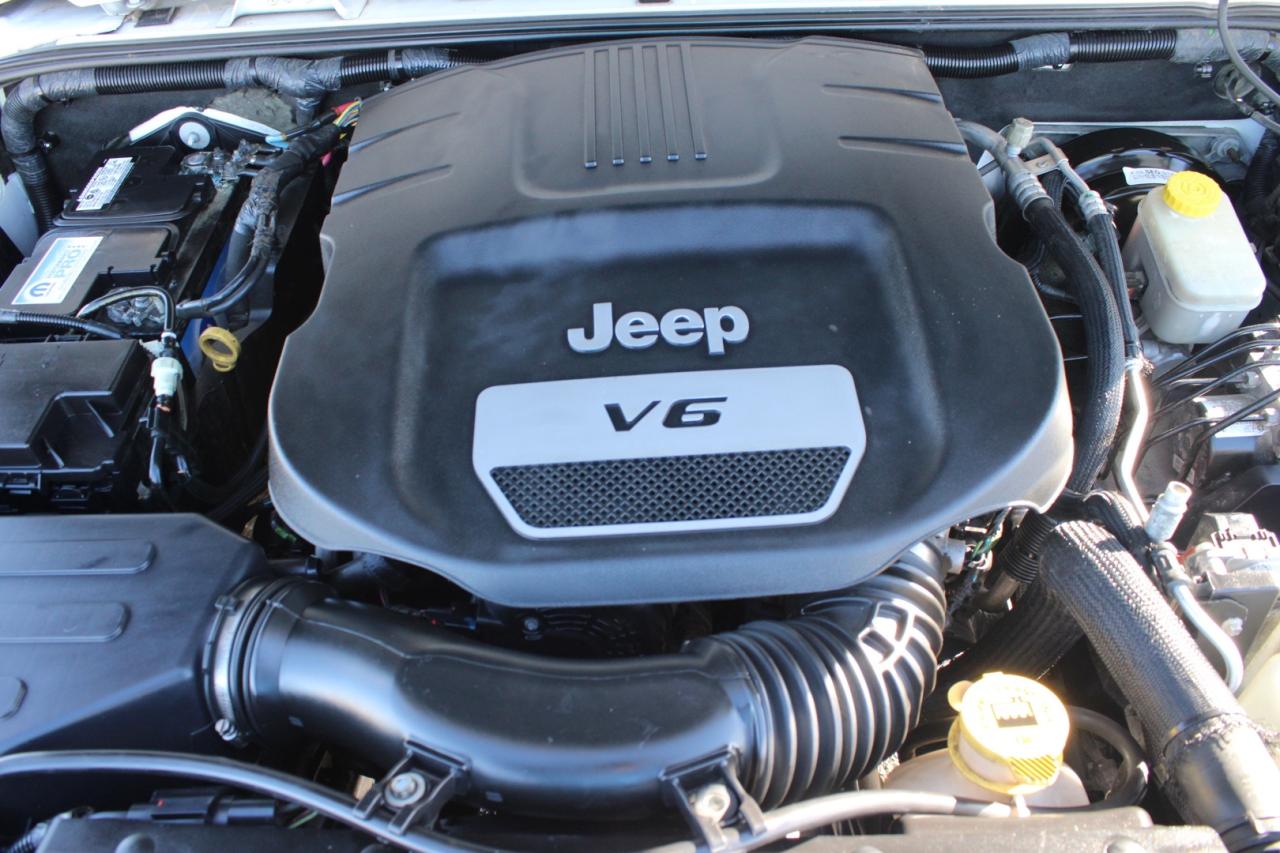 2016 Jeep Wrangler Unlimited Sahara 4WD Brown Leather Safety Certifie Photo