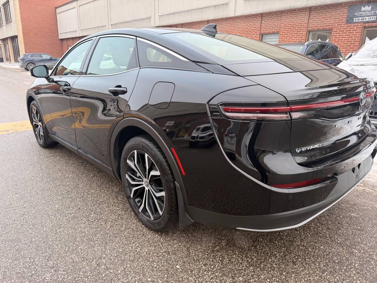 2024 Toyota Crown Limited CVT Photo3