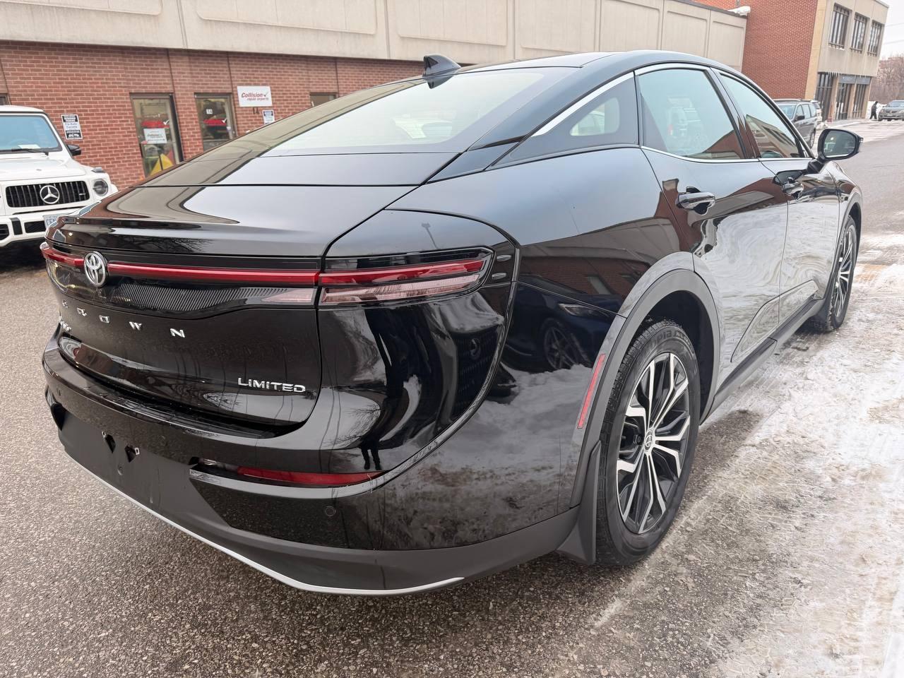 2024 Toyota Crown Limited CVT Photo