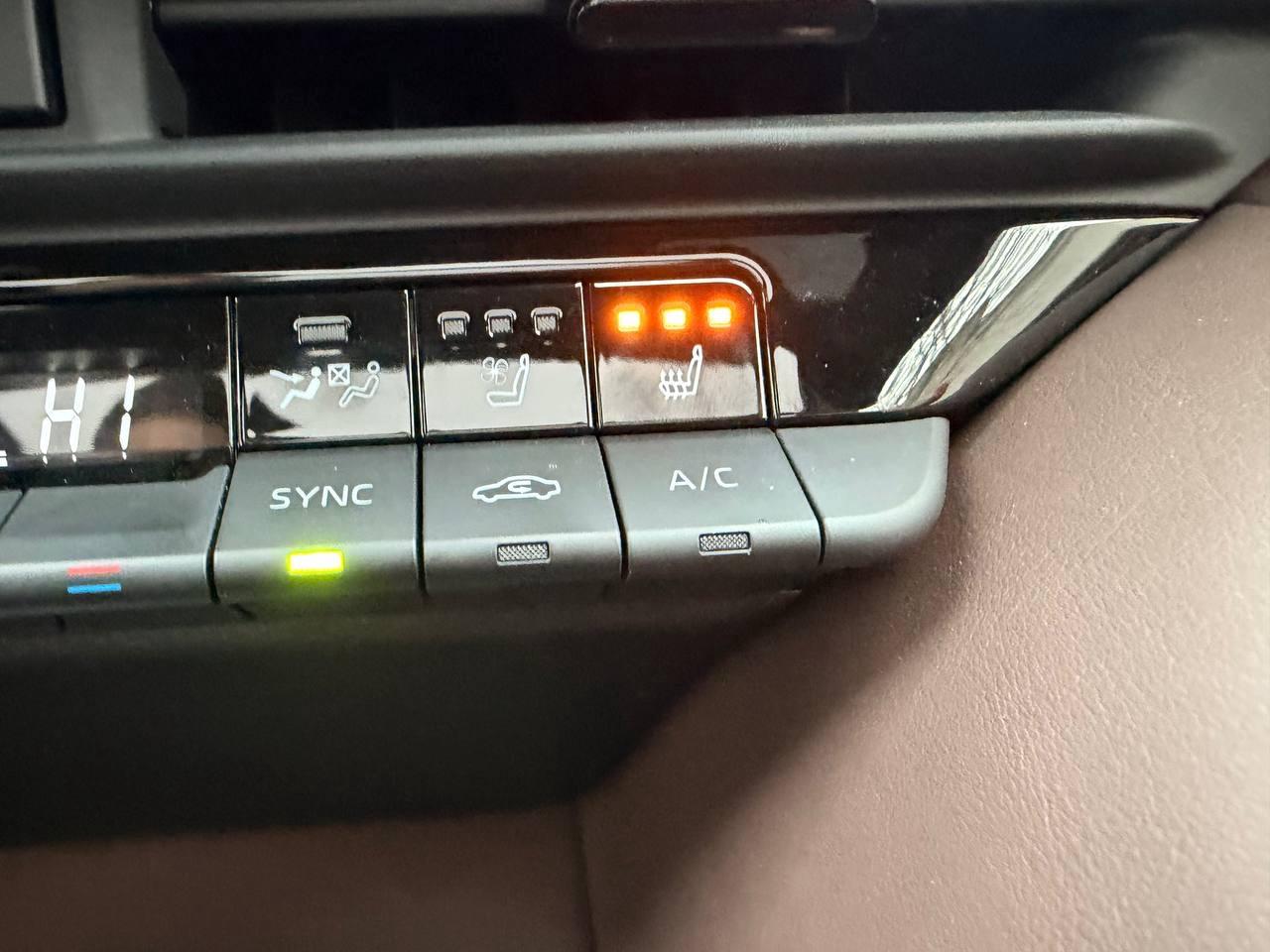 2024 Toyota Crown Limited CVT Photo