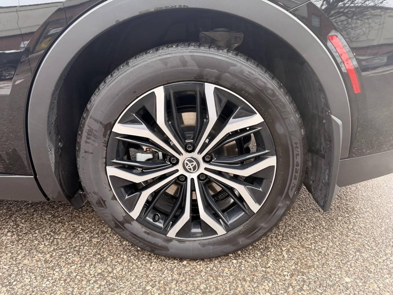 2024 Toyota Crown Limited CVT Photo