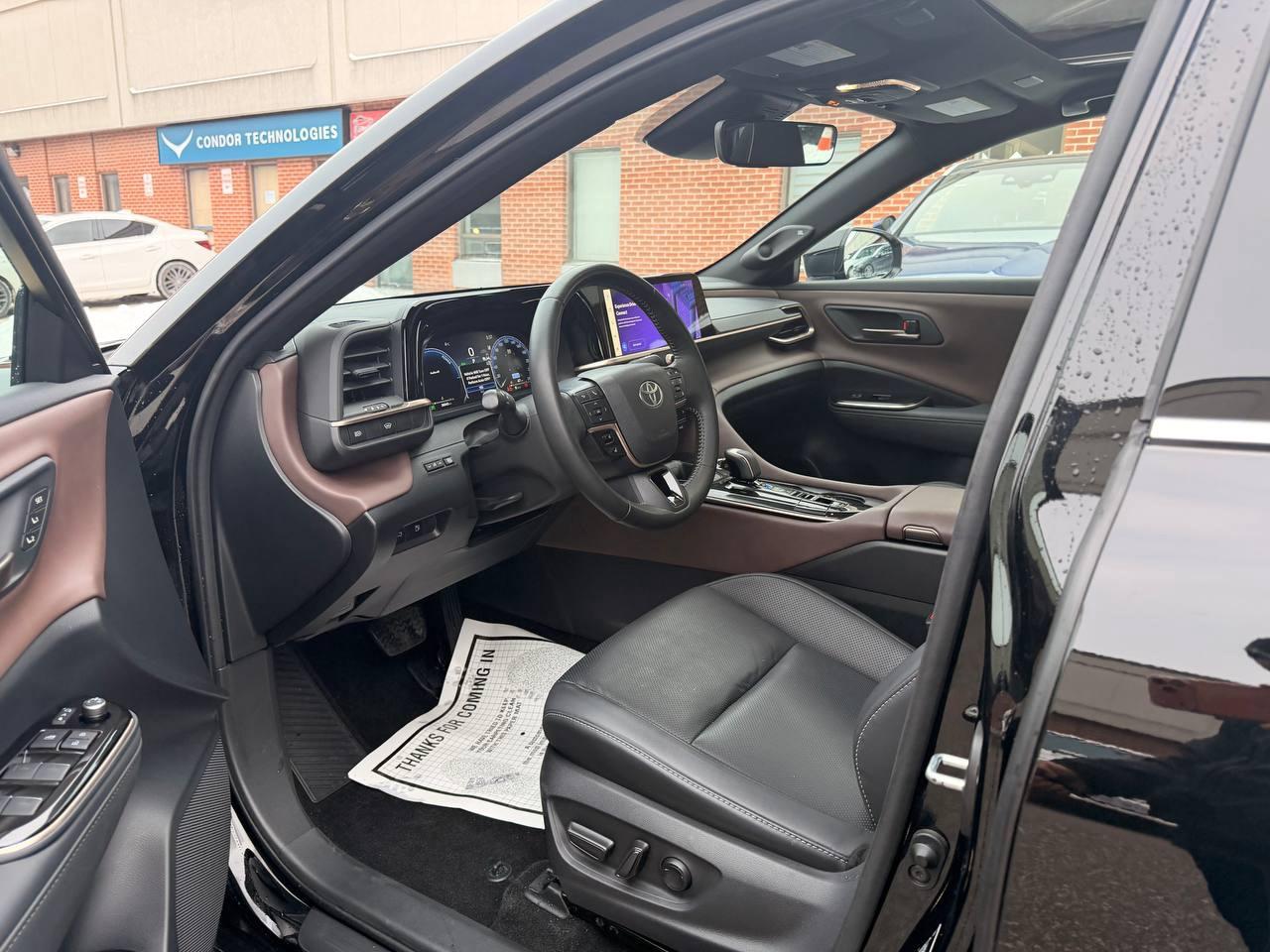 2024 Toyota Crown Limited CVT Photo