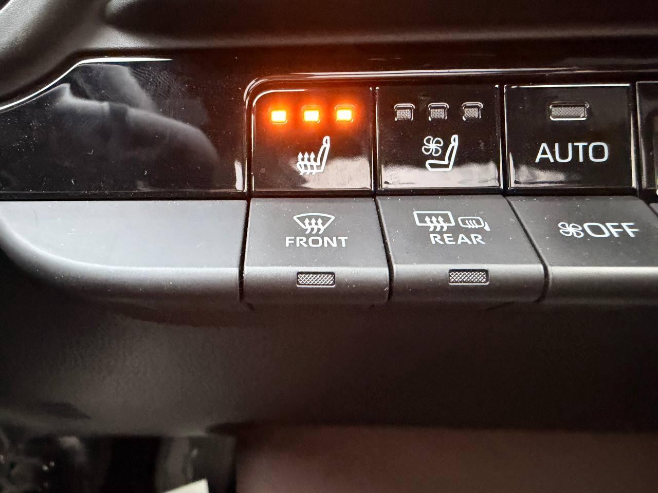 2024 Toyota Crown Limited CVT Photo