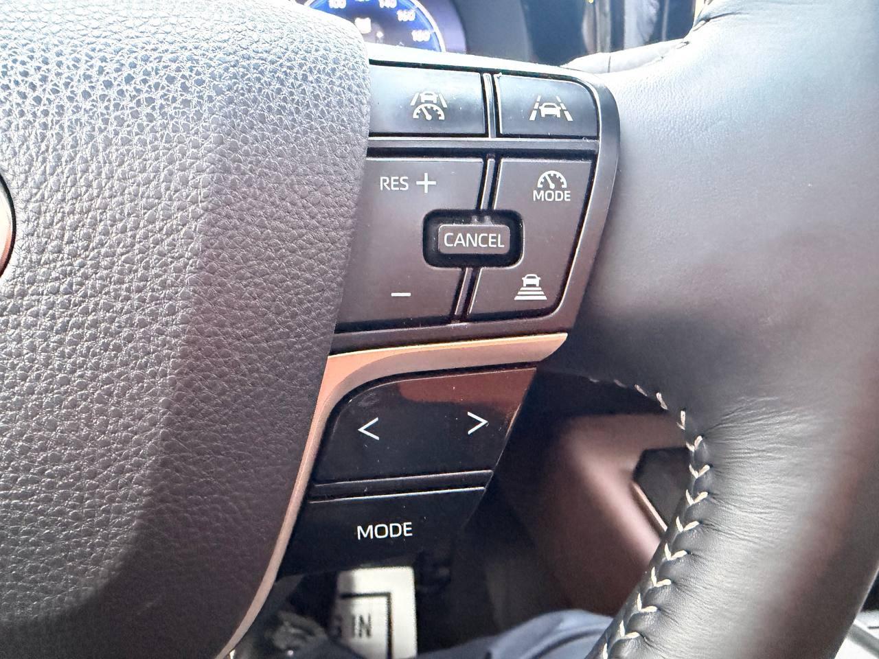 2024 Toyota Crown Limited CVT Photo