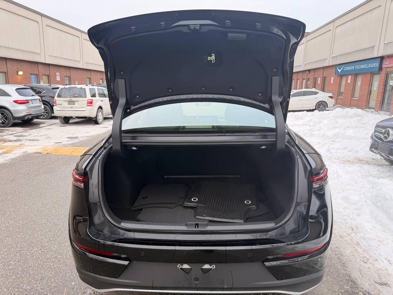 2024 Toyota Crown Limited CVT Photo