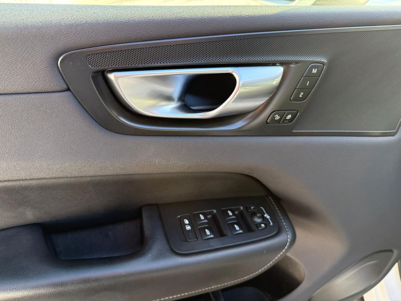 2020 Volvo XC60 Inscription - T6 AWD - Apple CarPlay / Android Aut Photo