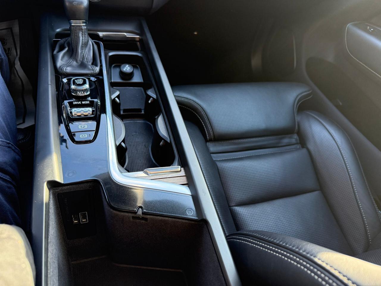 2020 Volvo XC60 Inscription - T6 AWD - Apple CarPlay / Android Aut Photo