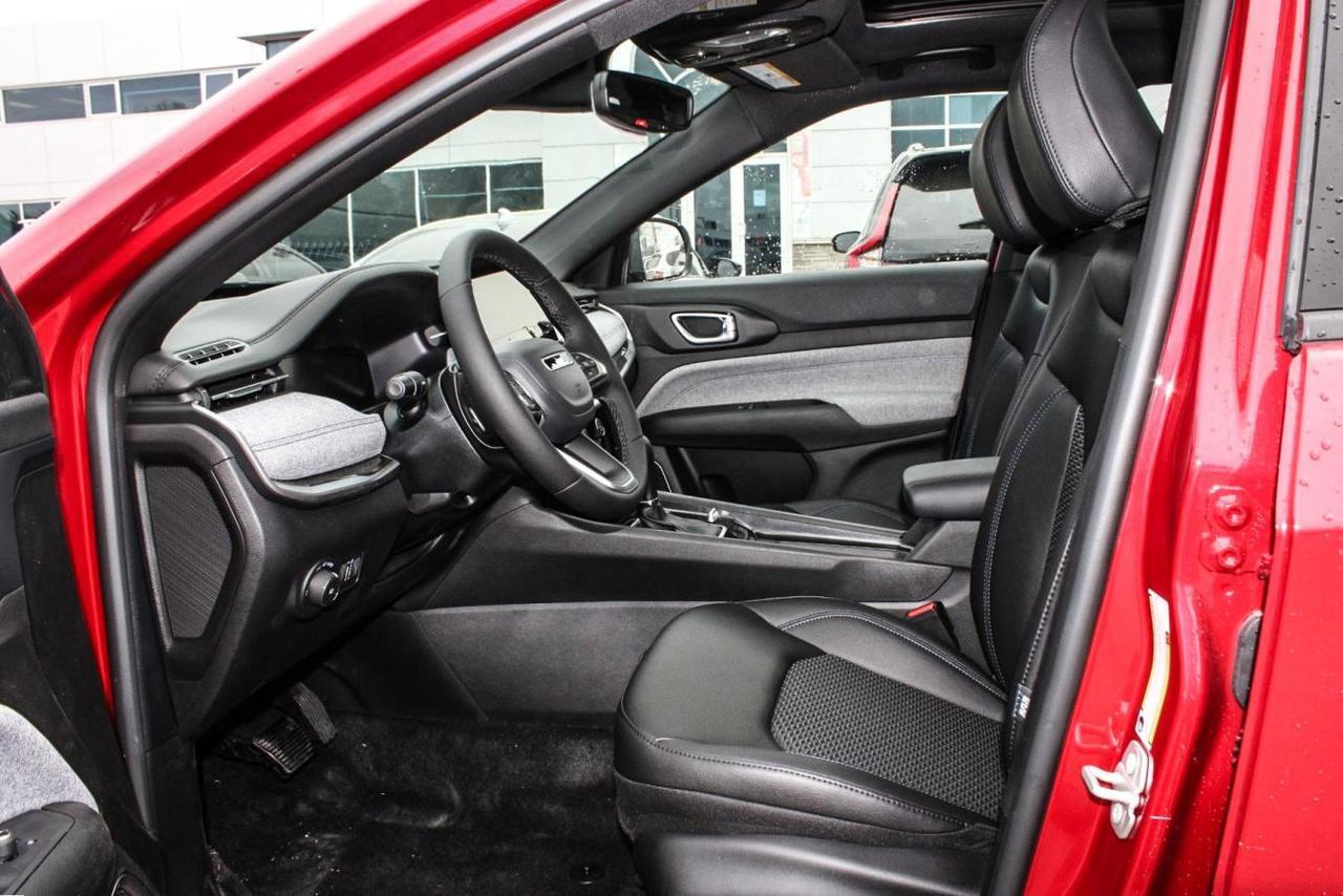 2025 Jeep Compass NORTH 4X4 Photo