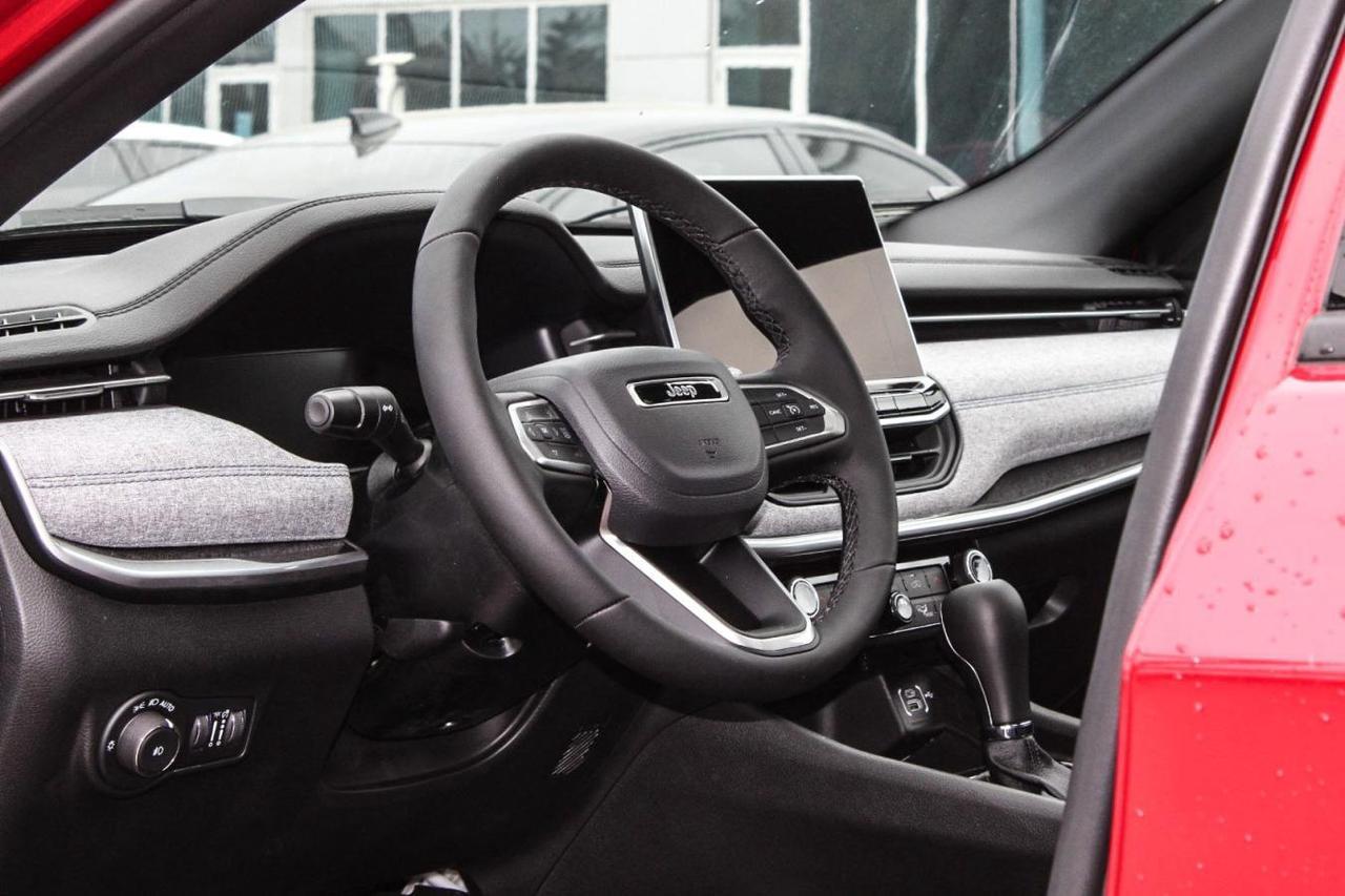 2025 Jeep Compass NORTH 4X4 Photo