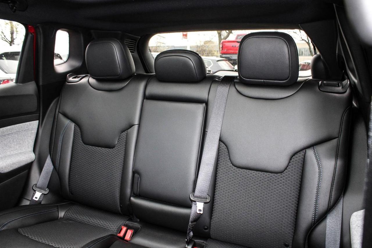 2025 Jeep Compass NORTH 4X4 Photo