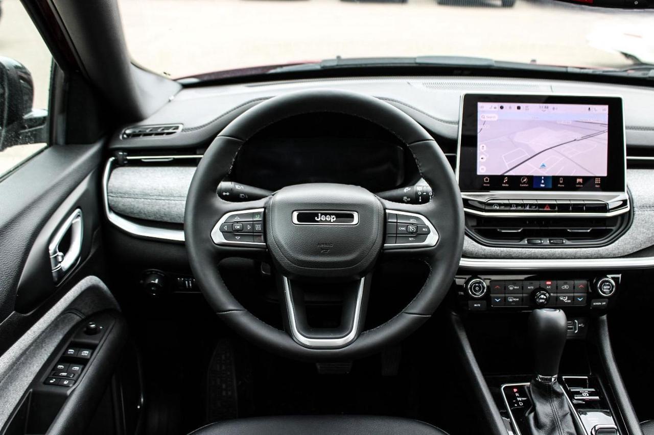 2025 Jeep Compass NORTH 4X4 Photo