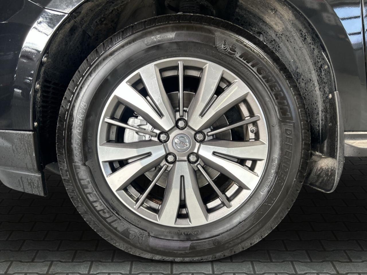 2017 Nissan Pathfinder 7 Seater/ Extra Set of Winters/Back Up Cam/Heated Photo