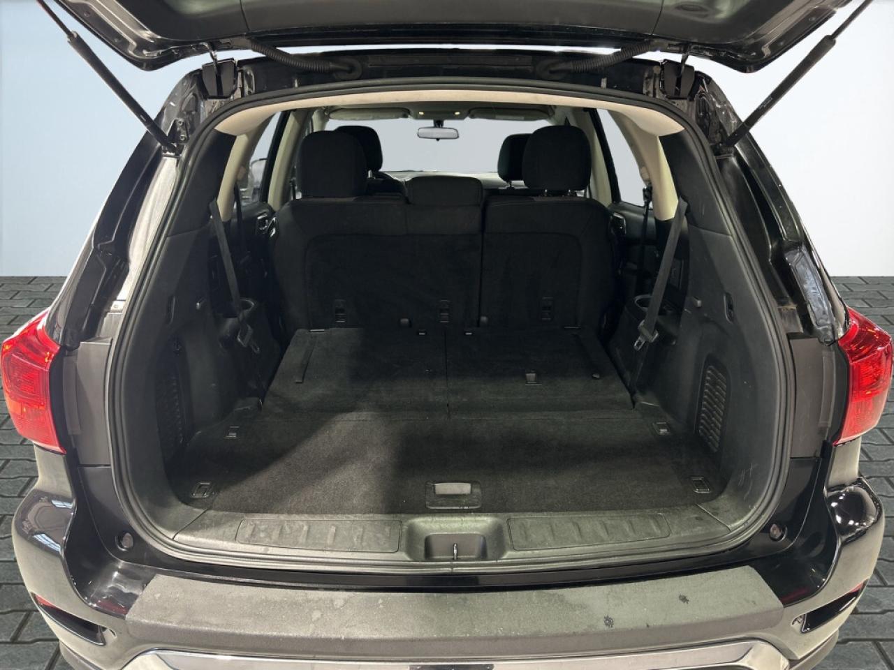 2017 Nissan Pathfinder 7 Seater/ Extra Set of Winters/Back Up Cam/Heated Photo