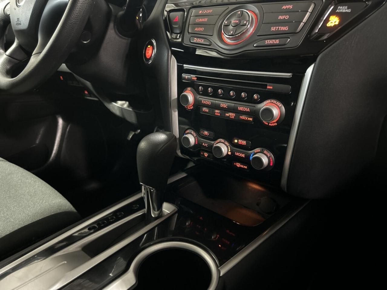 2017 Nissan Pathfinder 7 Seater/ Extra Set of Winters/Back Up Cam/Heated Photo