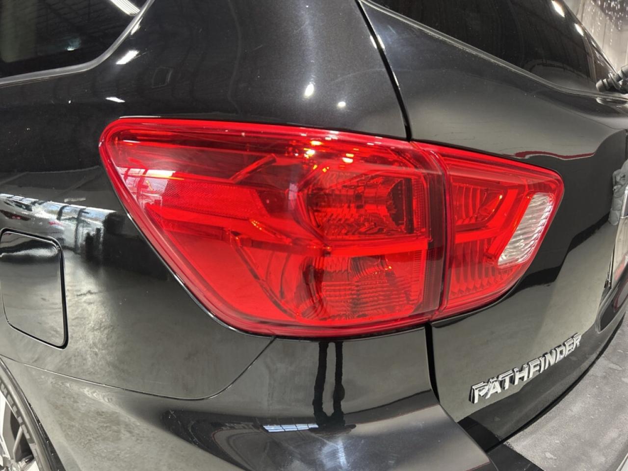 2017 Nissan Pathfinder 7 Seater/ Extra Set of Winters/Back Up Cam/Heated Photo