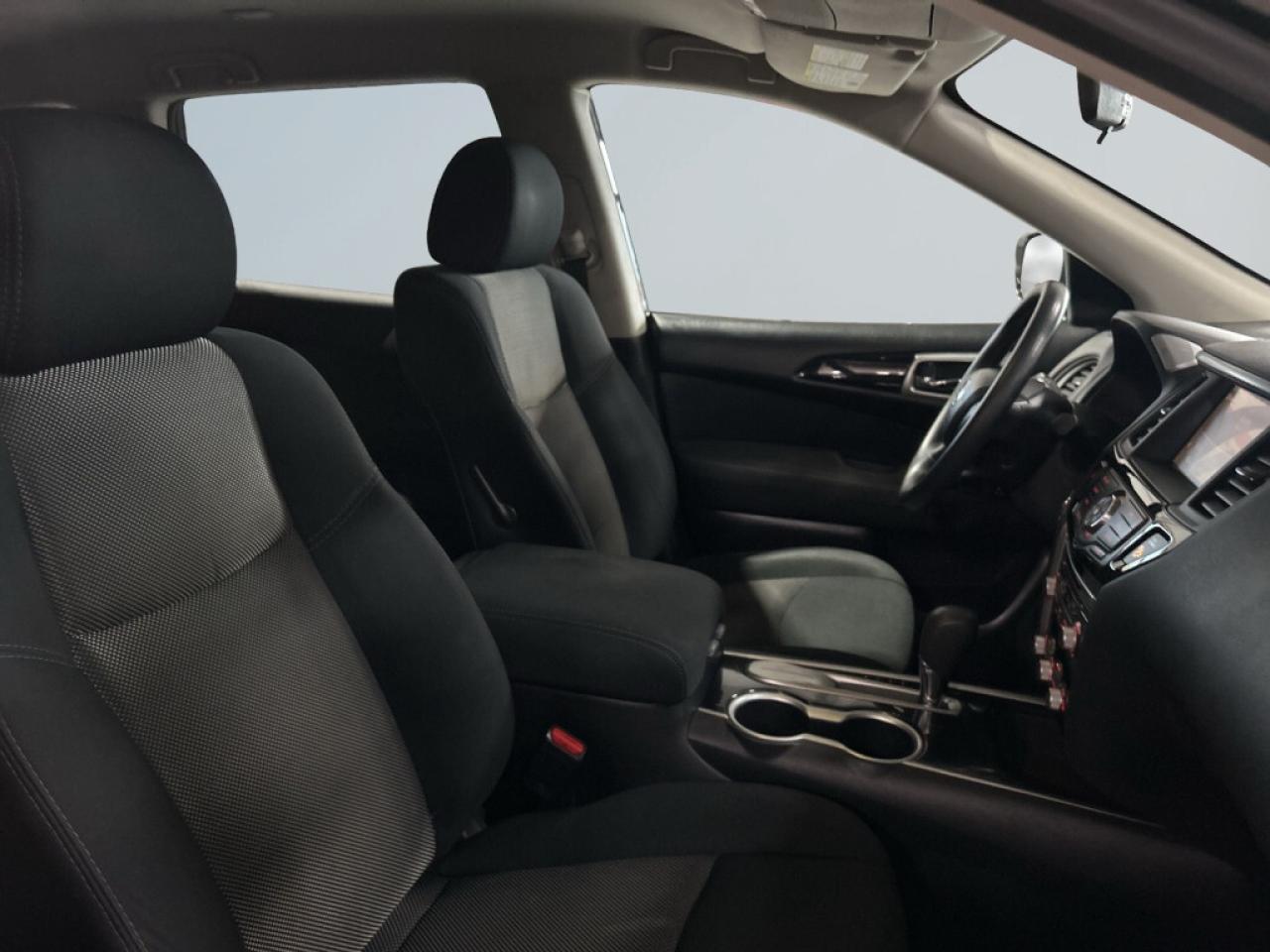 2017 Nissan Pathfinder 7 Seater/ Extra Set of Winters/Back Up Cam/Heated Photo