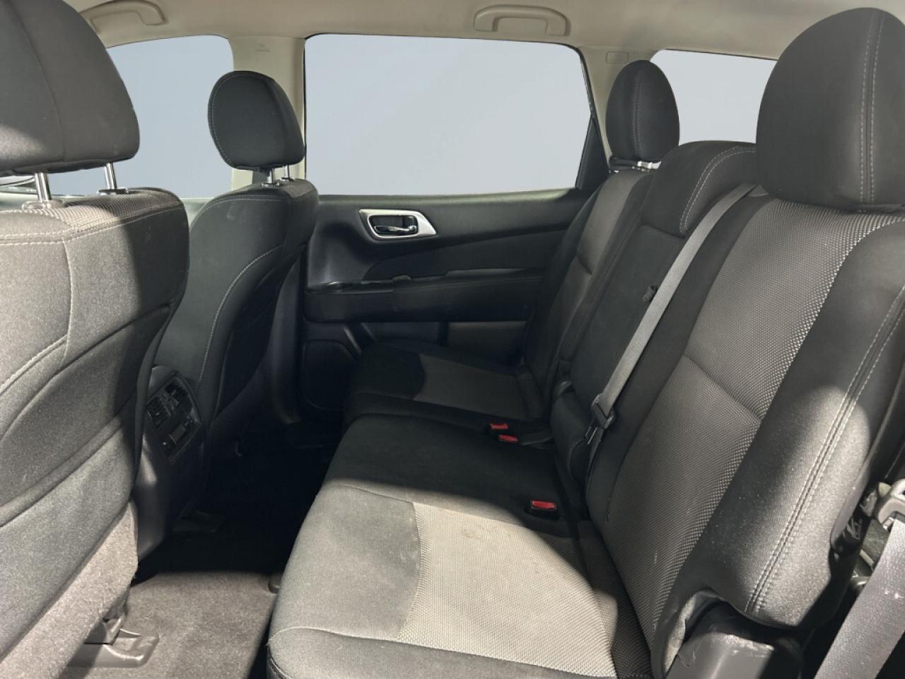 2017 Nissan Pathfinder 7 Seater/ Extra Set of Winters/Back Up Cam/Heated Photo