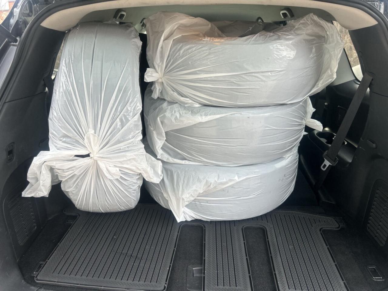 2017 Nissan Pathfinder 7 Seater/ Extra Set of Winters/Back Up Cam/Heated Photo