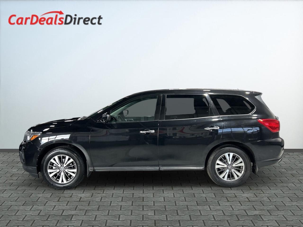 2017 Nissan Pathfinder 7 Seater / Extra Set of Winters / Back-Up Camera / Photo