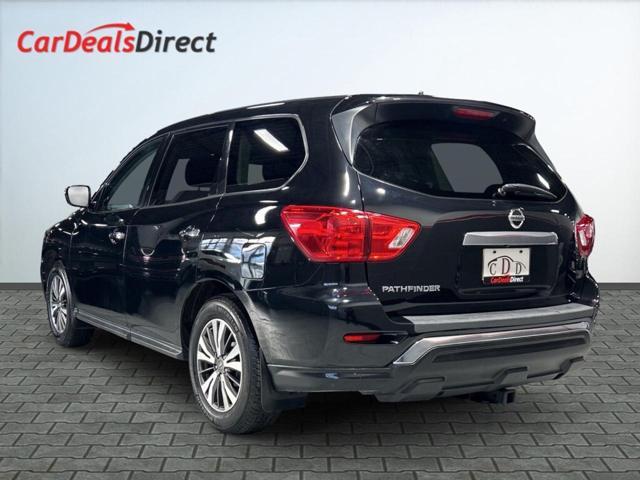 2017 Nissan Pathfinder 7 Seater / Extra Set of Winters / Back-Up Camera / Photo