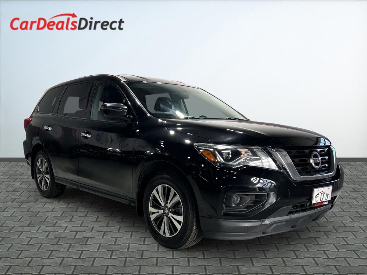 2017 Nissan Pathfinder 7 Seater / Extra Set of Winters / Back-Up Camera / Photo