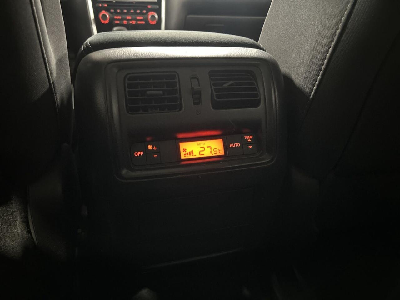 2017 Nissan Pathfinder 7 Seater / Extra Set of Winters / Back-Up Camera / Photo