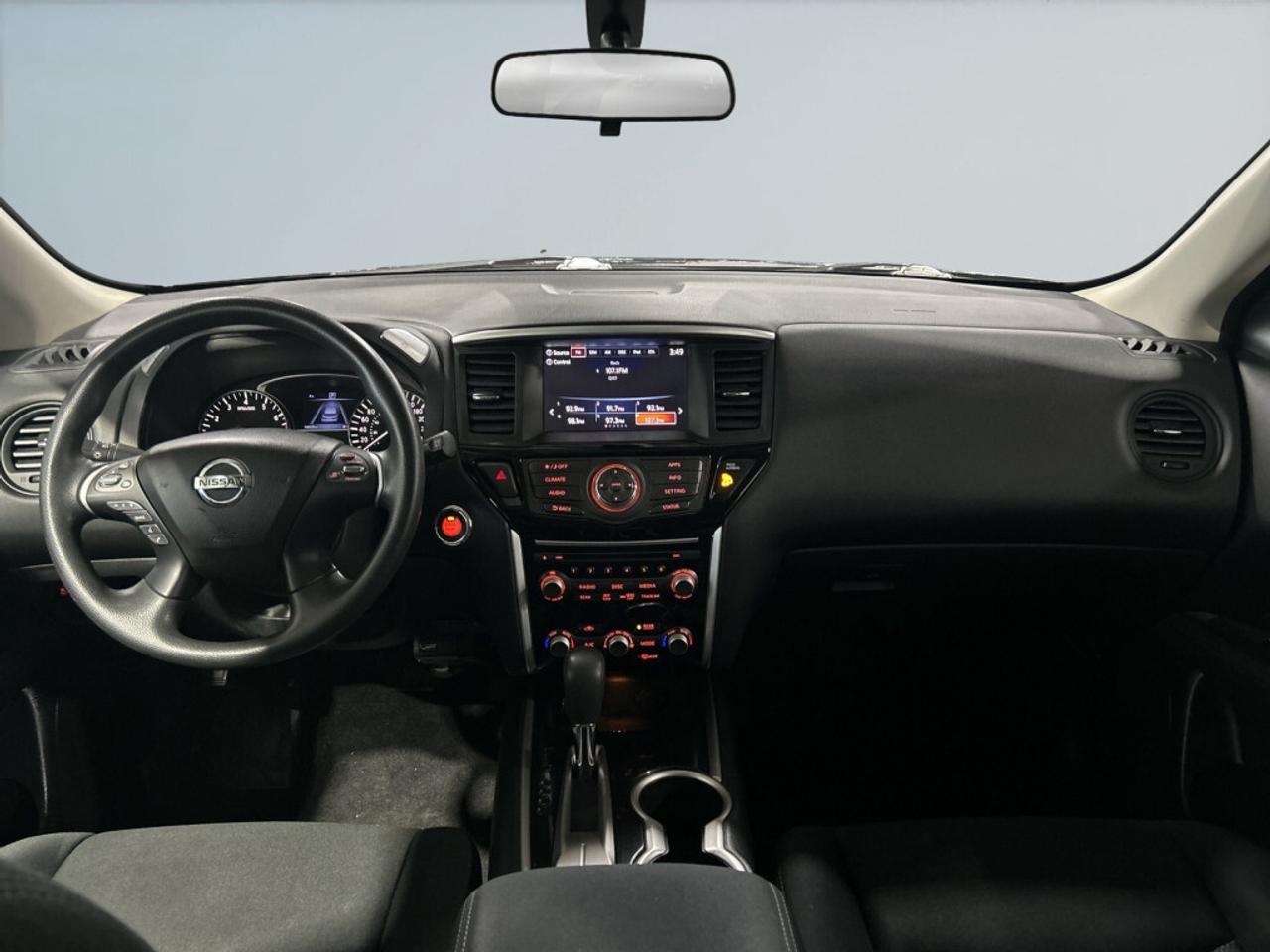 2017 Nissan Pathfinder 7 Seater / Extra Set of Winters / Back-Up Camera / Photo