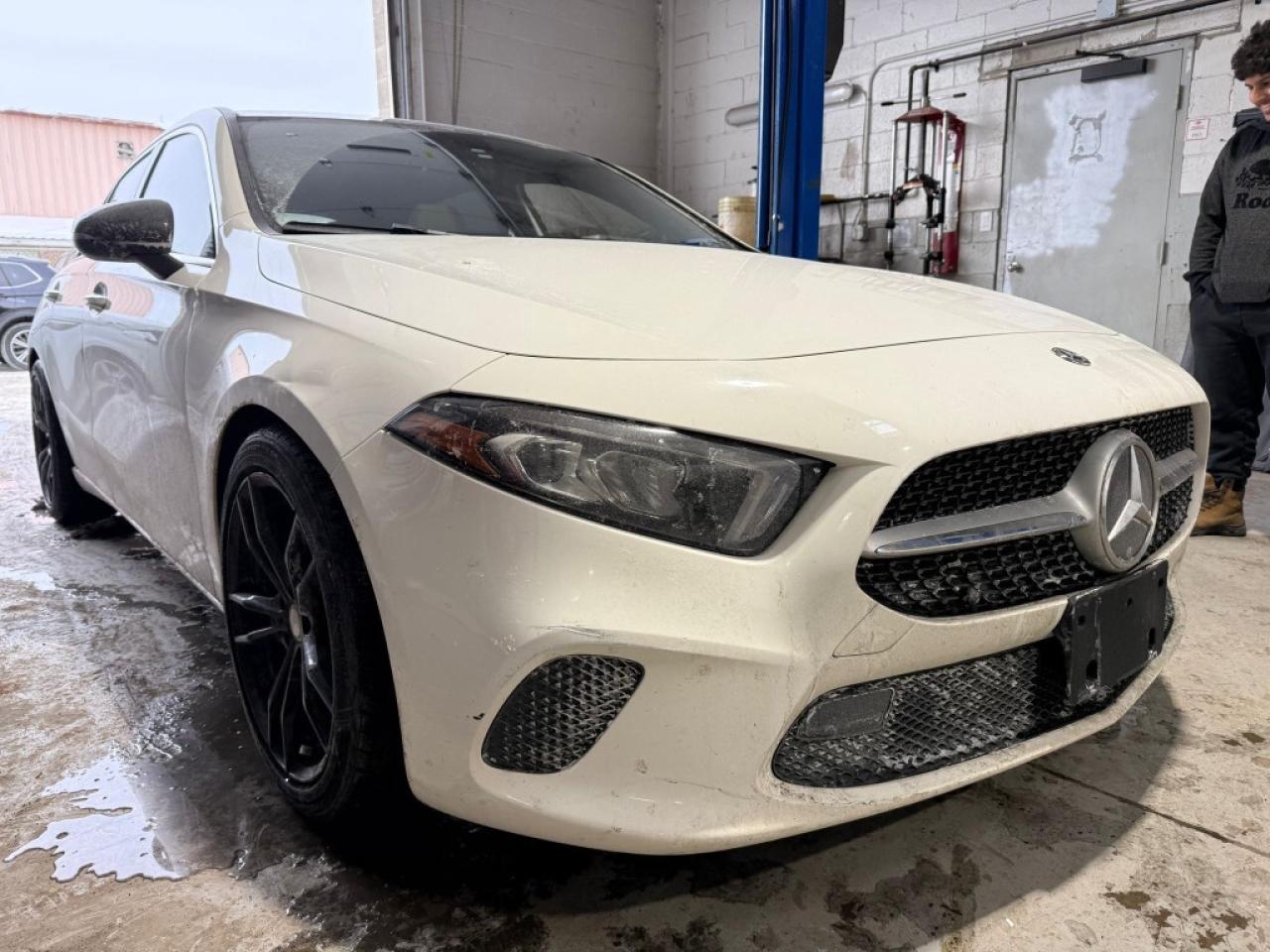 2020 Mercedes-Benz A-Class A 220 4MATIC/ AMG Pkg/ White Leather/NAVI/Sunroof/ Photo3