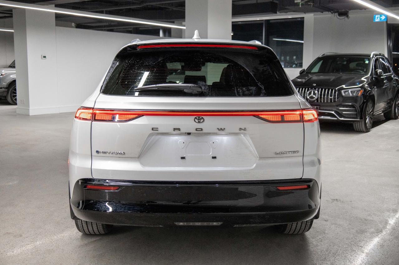 2025 Toyota Crown Signia Limited AWD Photo3