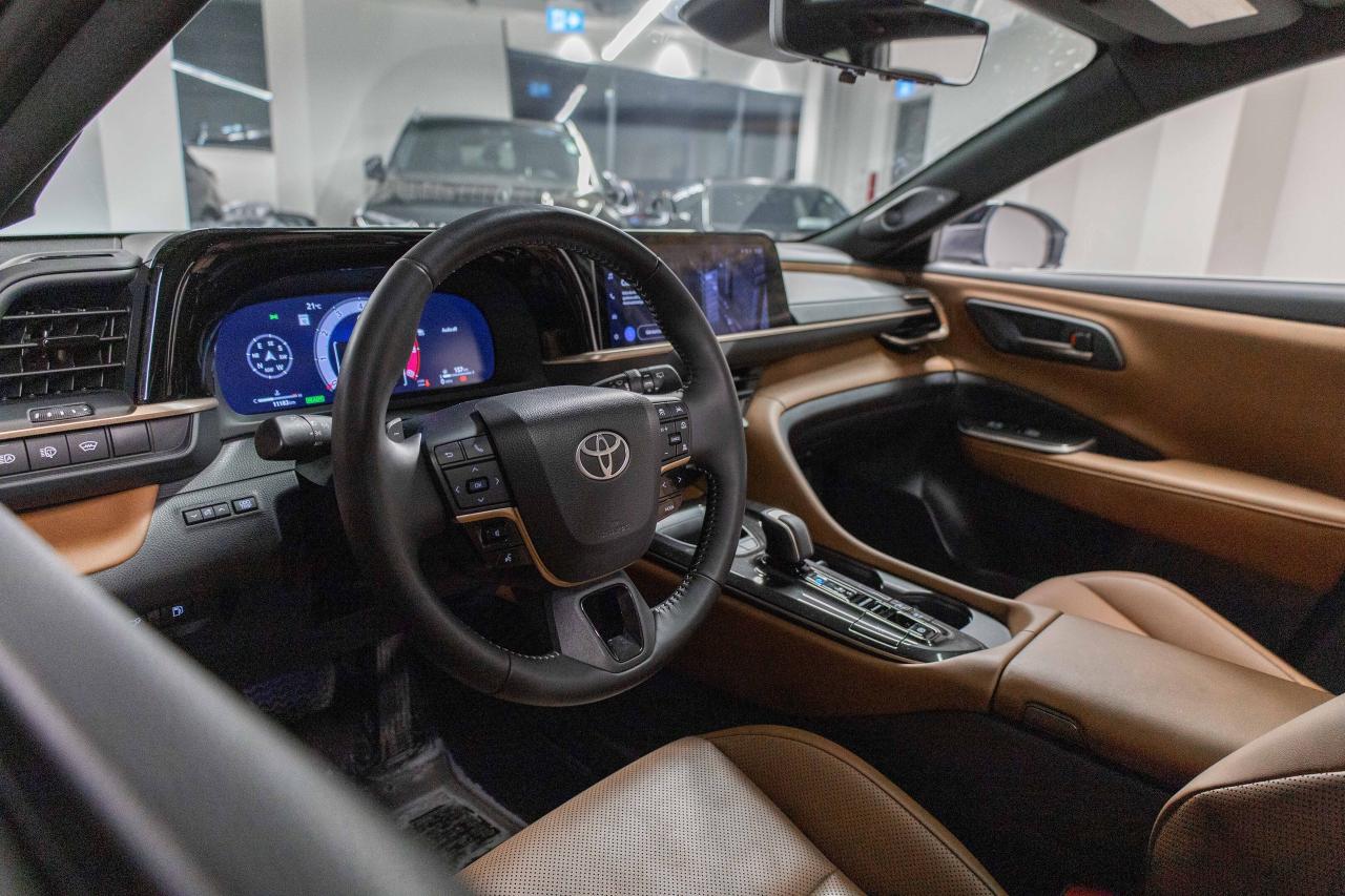 2025 Toyota Crown Signia Limited AWD Photo