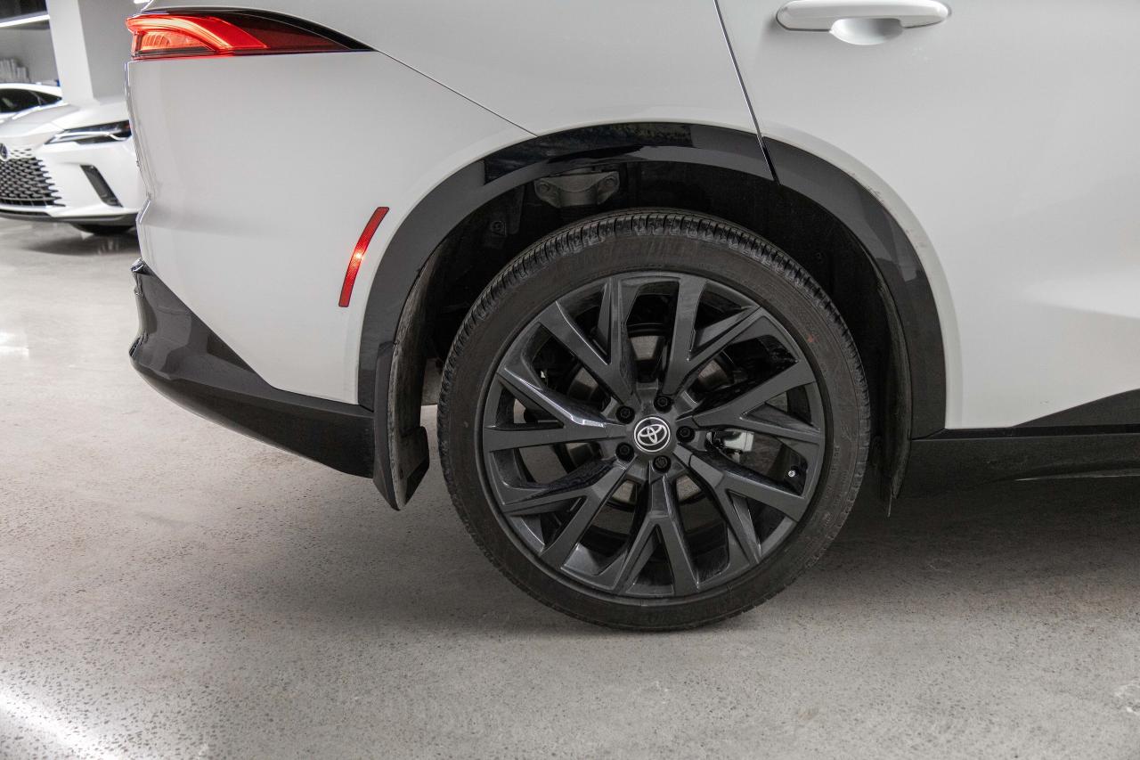 2025 Toyota Crown Signia Limited AWD Photo