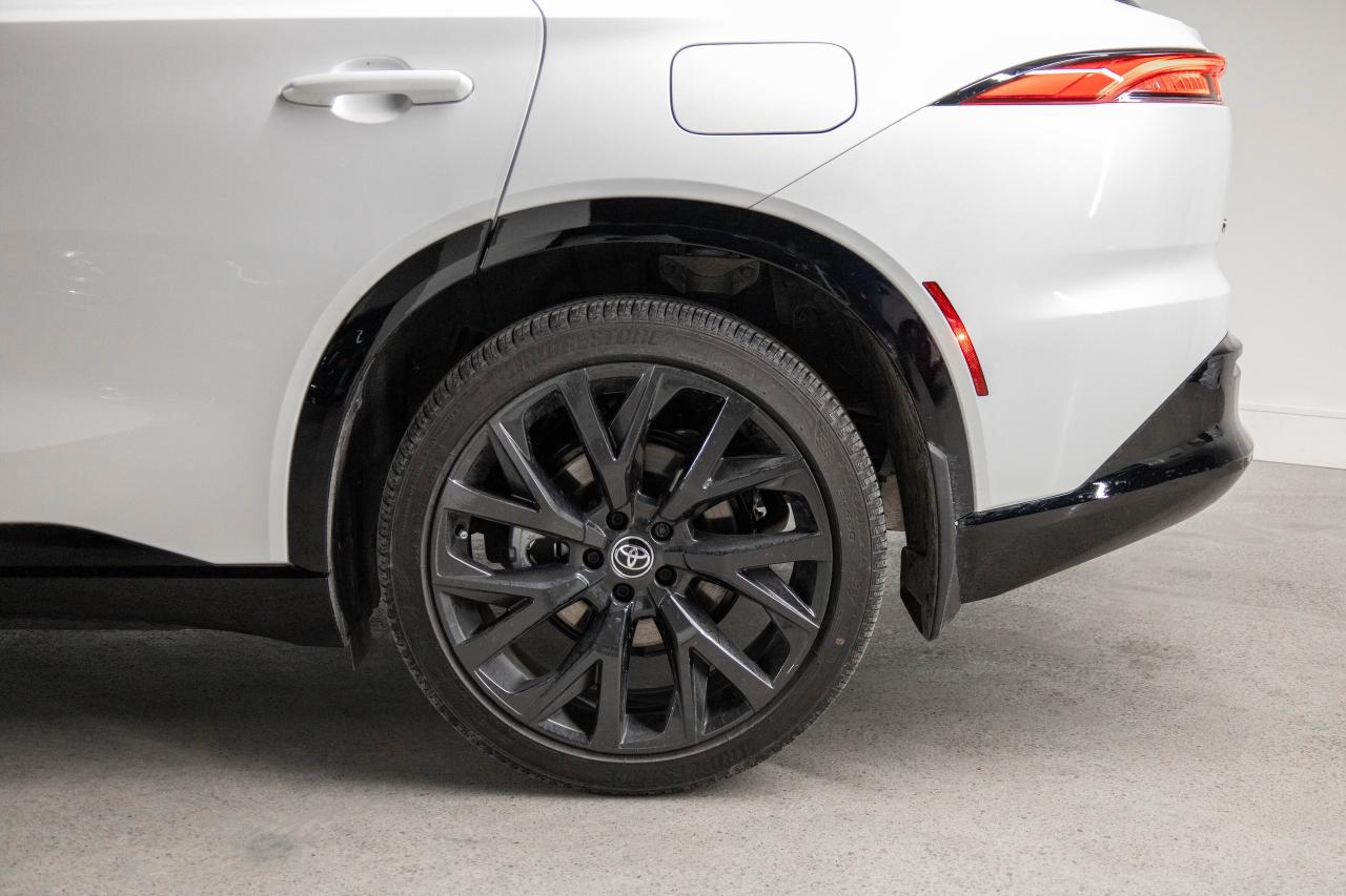 2025 Toyota Crown Signia Limited AWD Photo