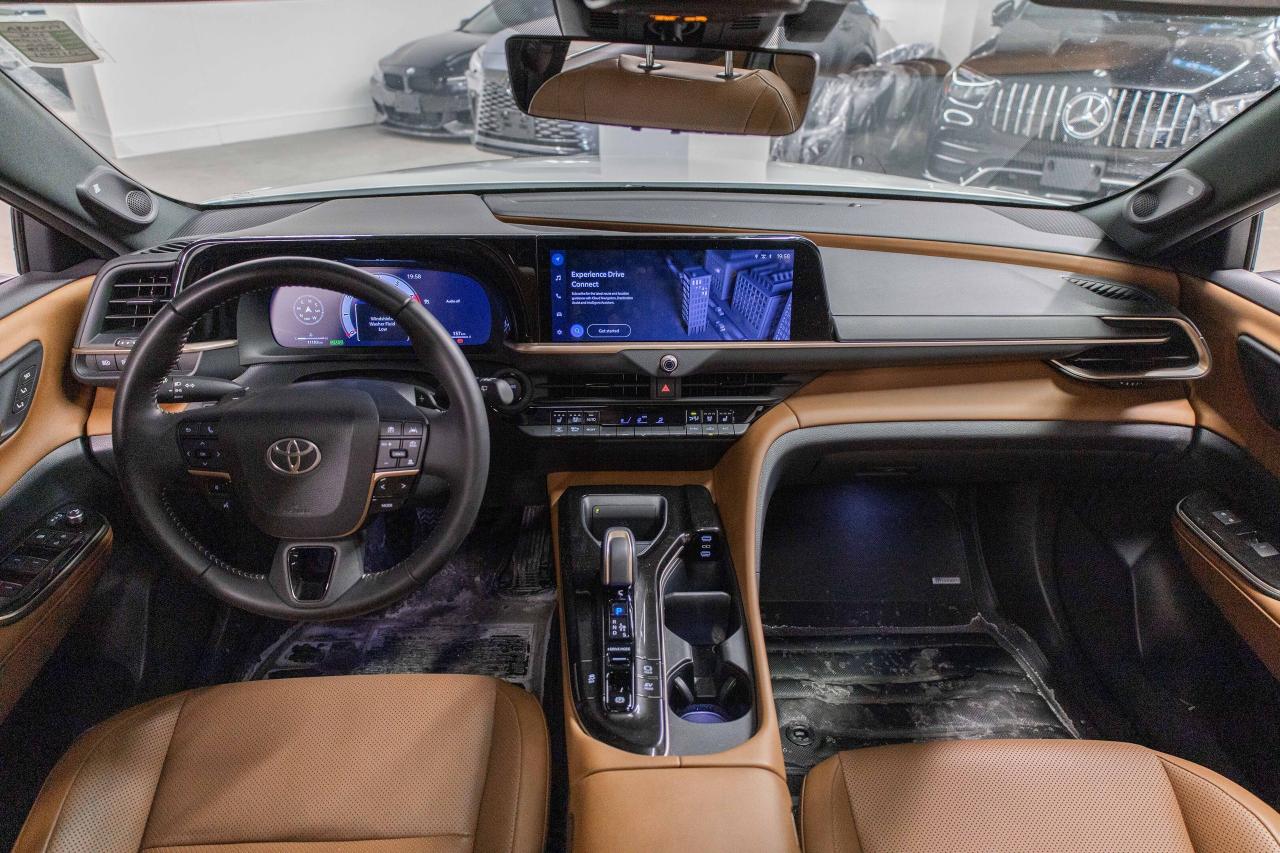 2025 Toyota Crown Signia Limited AWD Photo