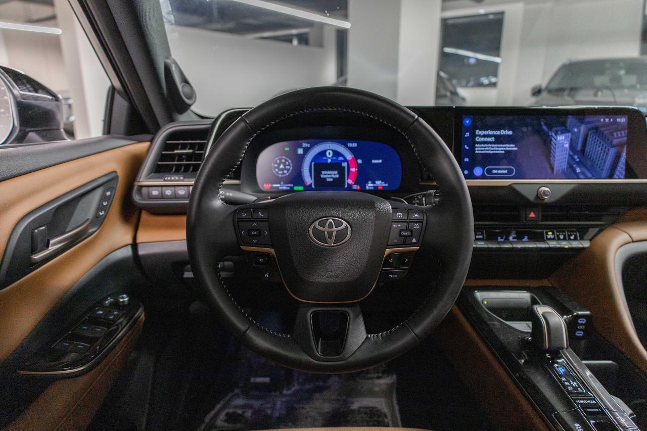 2025 Toyota Crown Signia Limited AWD Photo