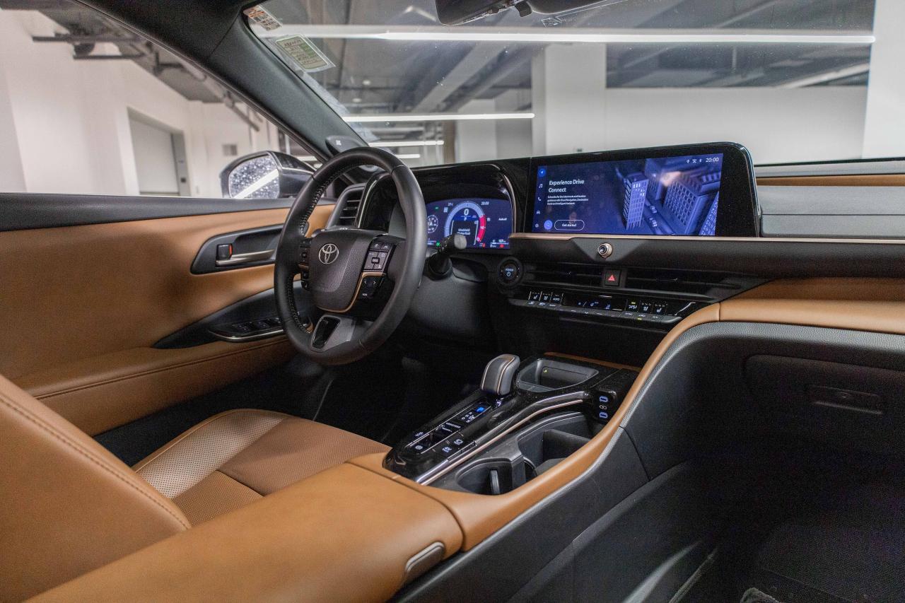 2025 Toyota Crown Signia Limited AWD Photo