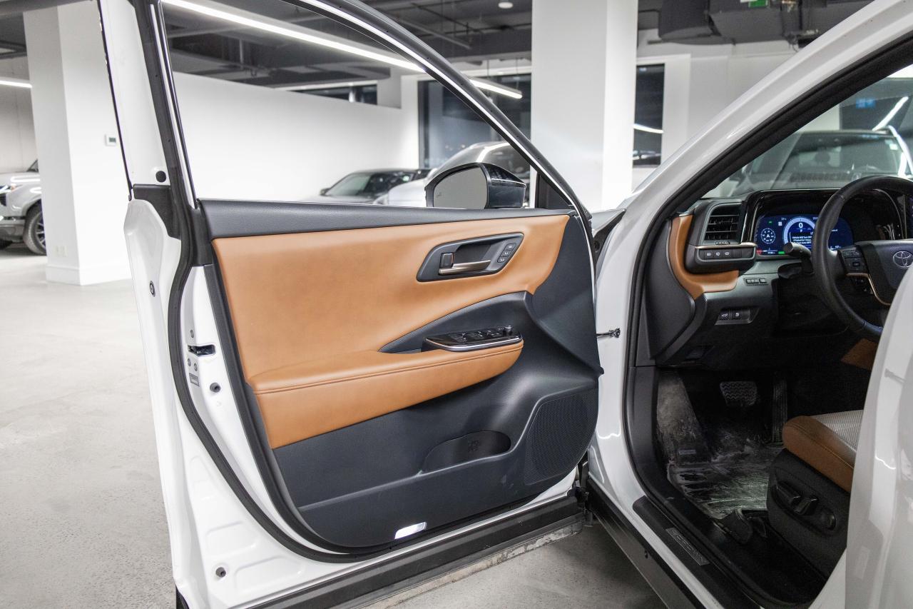 2025 Toyota Crown Signia Limited AWD Photo