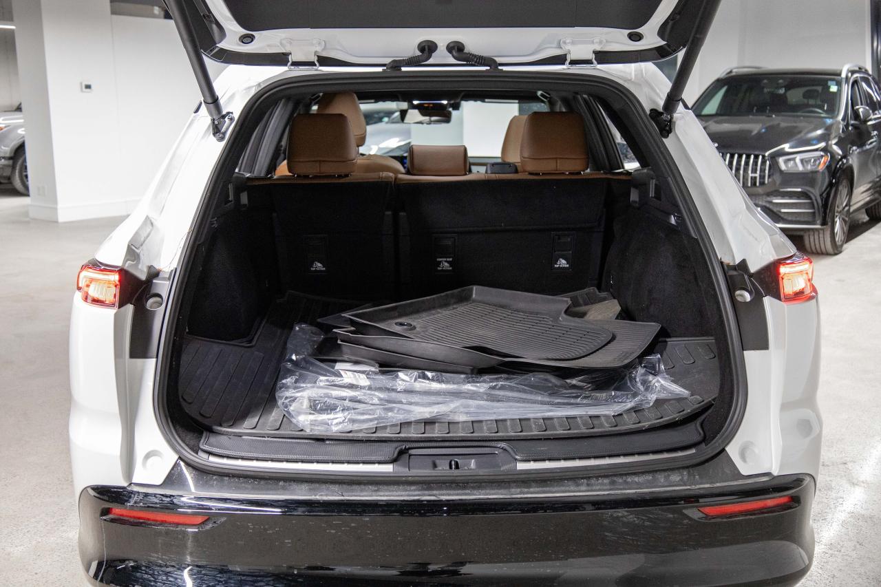 2025 Toyota Crown Signia Limited AWD Photo