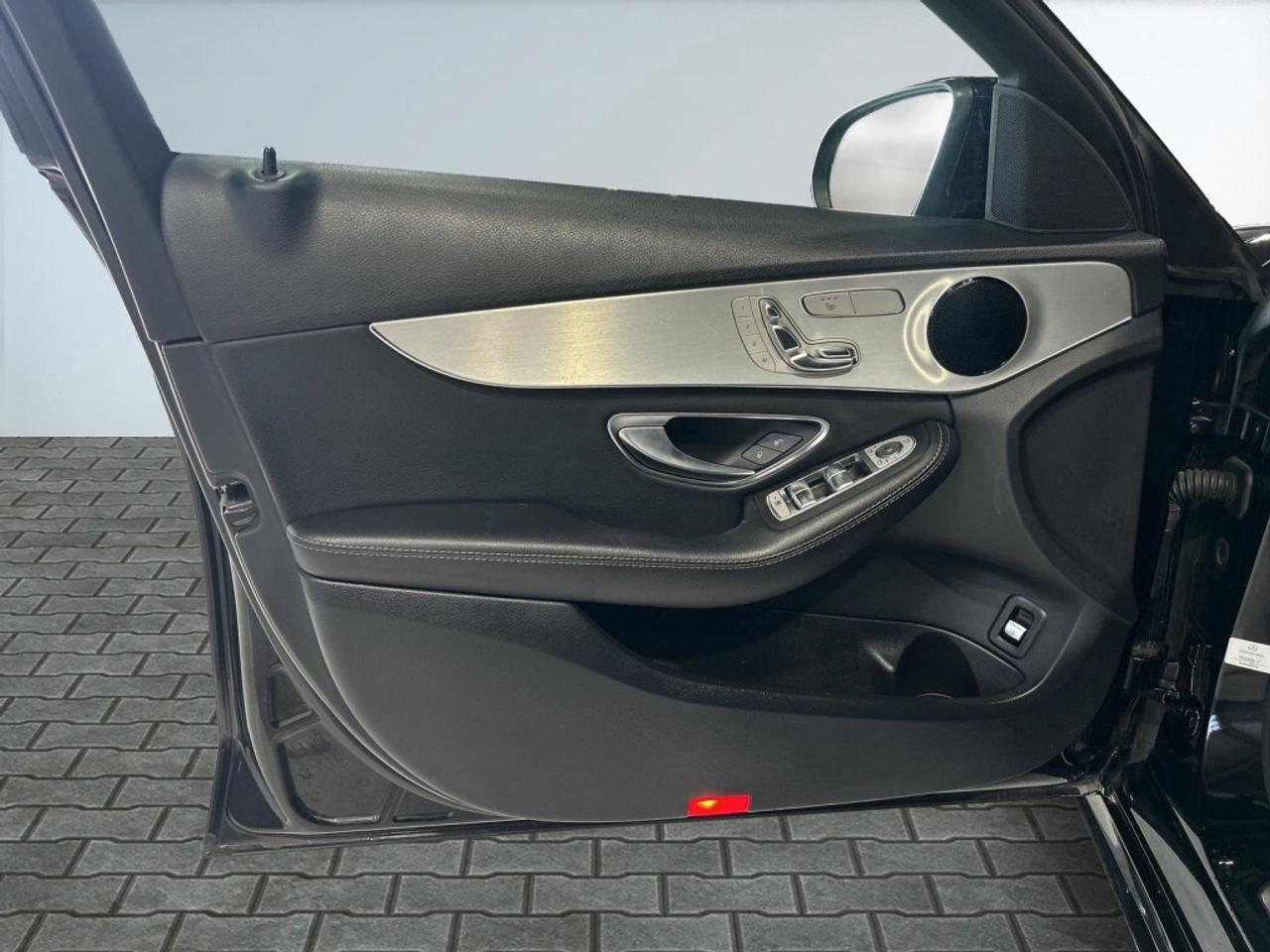 2018 Mercedes-Benz C-Class 4MATIC AMG PKG / NAV / Sunroof / Leather / Clean C Photo