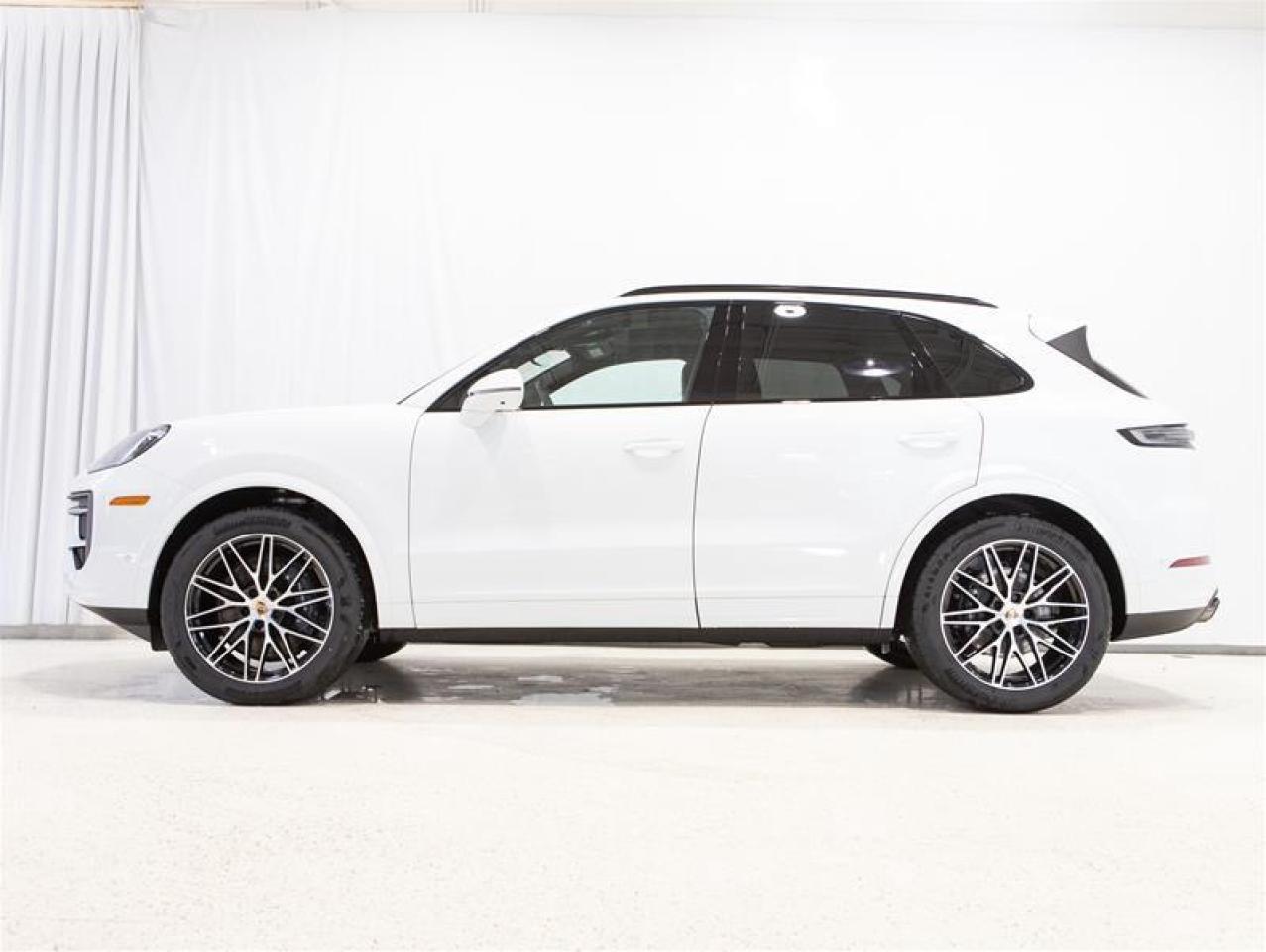 2025 Porsche Cayenne AWD Photo3