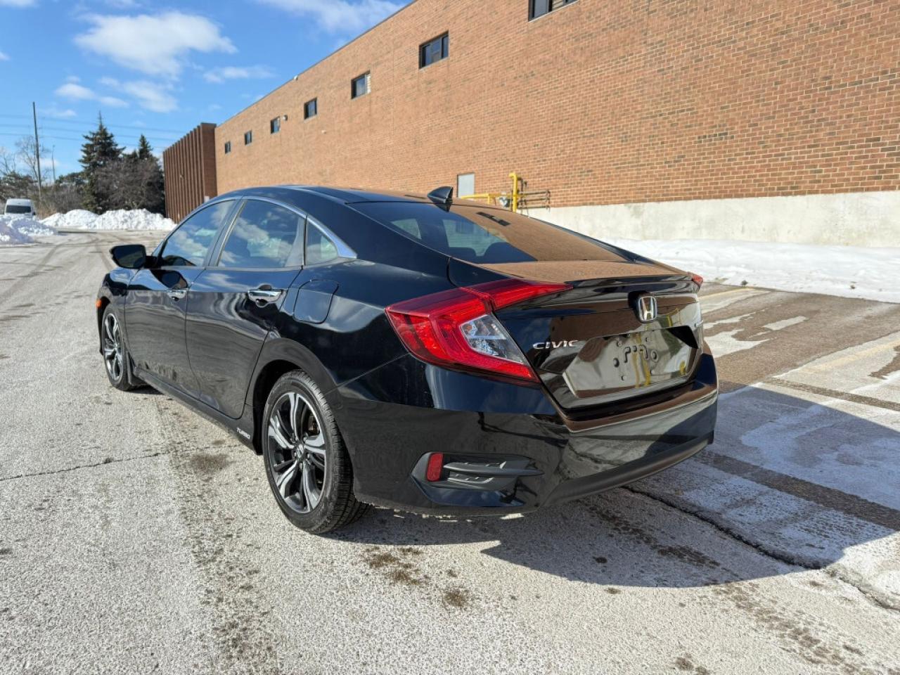 2016 Honda Civic Sedan Touring/Leather/NAVi/Sunroof/Blind Spot Assist/Bac Photo