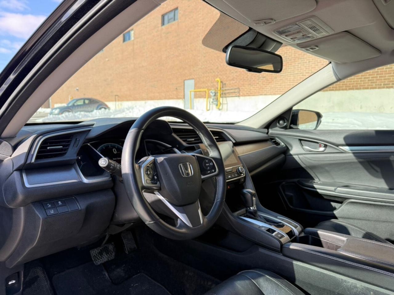 2016 Honda Civic Sedan Touring/Leather/NAVi/Sunroof/Blind Spot Assist/Bac Photo