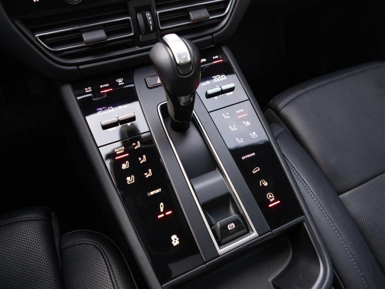 2024 Porsche Macan S AWD Photo