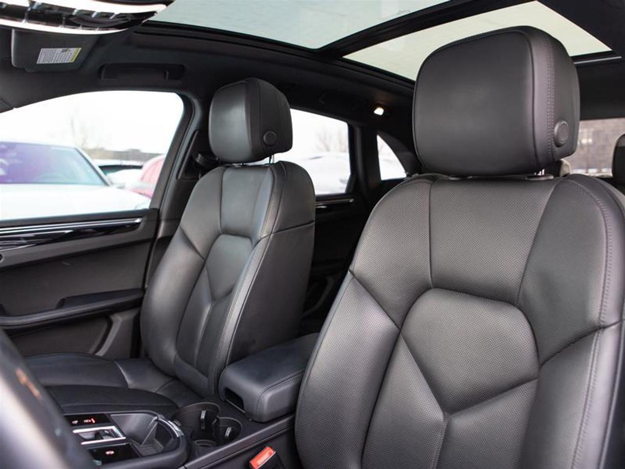 2024 Porsche Macan S AWD Photo