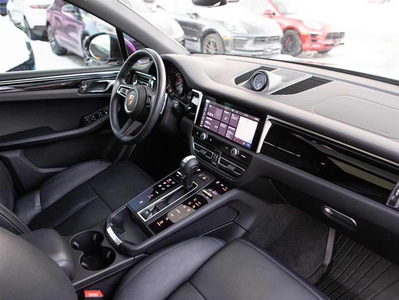 2024 Porsche Macan S AWD Photo