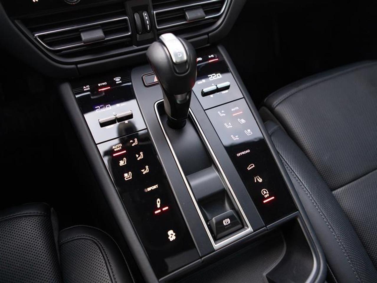 2024 Porsche Macan S AWD Photo