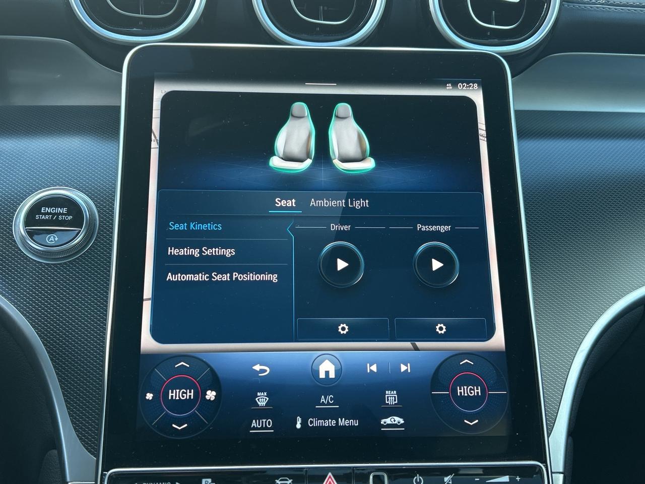 2024 Mercedes-Benz GLC 4MATIC SUV, EXCLUSIVE PKG, PANO, CARPLAY, Photo