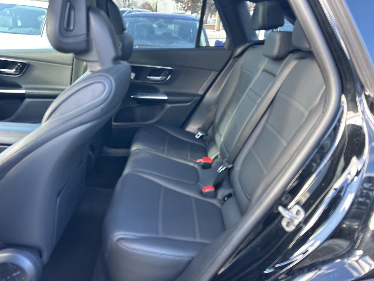 2024 Mercedes-Benz GLC 4MATIC SUV, EXCLUSIVE PKG, PANO, CARPLAY, Photo