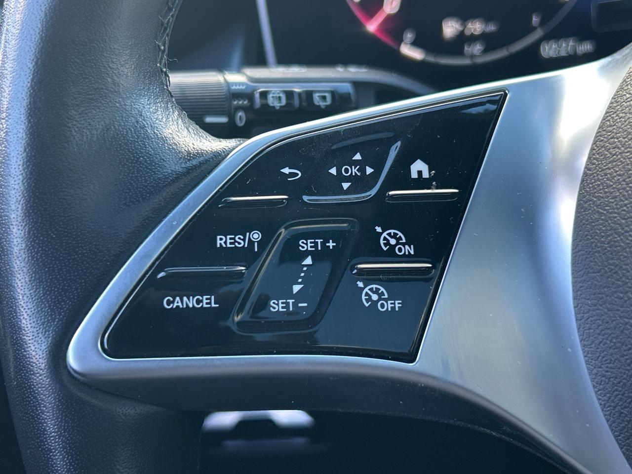 2024 Mercedes-Benz GLC 4MATIC SUV, EXCLUSIVE PKG, PANO, CARPLAY, Photo